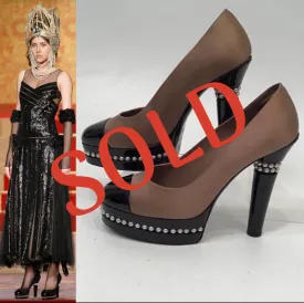 Chanel 2009 Fall 09A Paris Moscow Bicolor Patent Leather Satin Pearls Platform Heel Pumps EU 40 US 9/9.5